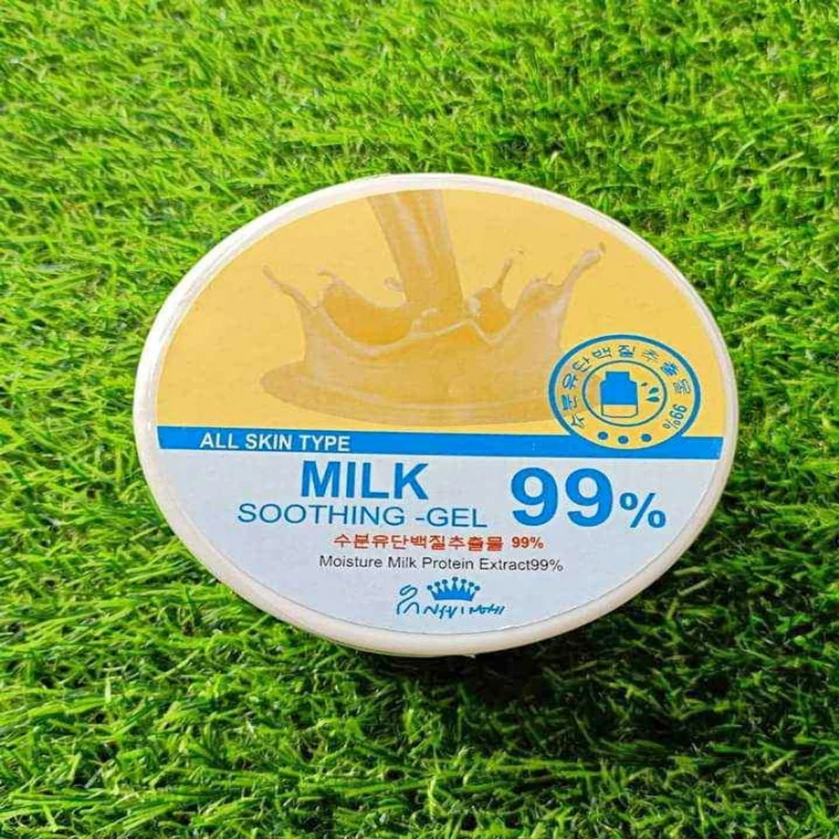 ১ টা ক্রিম ৫৫০ টাকা - Milk 99% White Soothing Gel